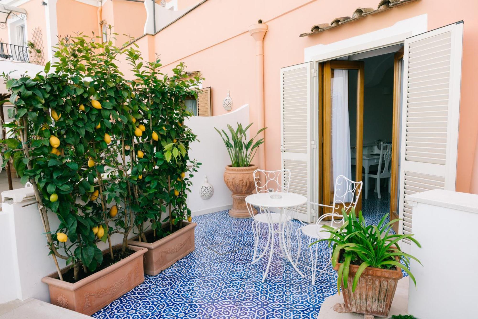 Deluxe Triple Room Terrace Sea View